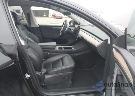 2023 Tesla Model Y Awd/Long Range Dual Motor All-Wheel Drive z USA, uszkodzony, nr VIN 7SAYGDEE8PA101552